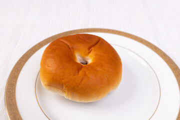 日本のお皿の上の美味しいアンパン