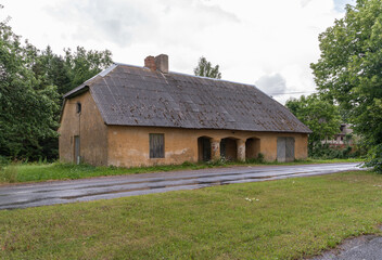 Plakat traditional barn in estonia, europe