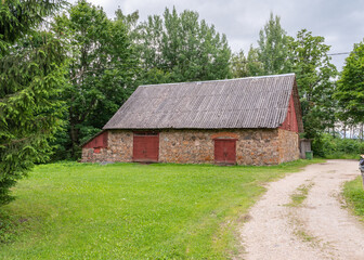 Fototapeta na wymiar traditional barn in estonia, europe