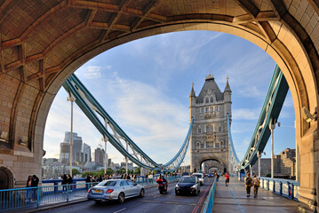 Tower Bridge in London (England). - obrazy, fototapety, plakaty
