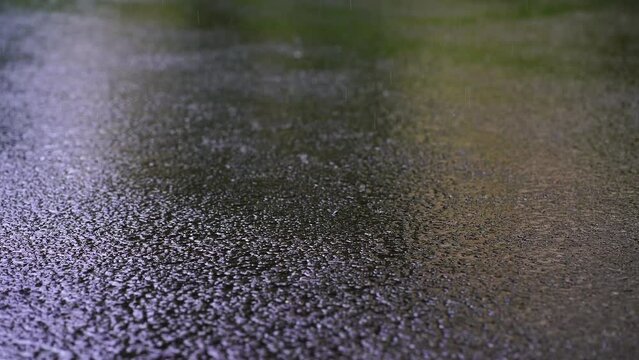 雨が降る様子