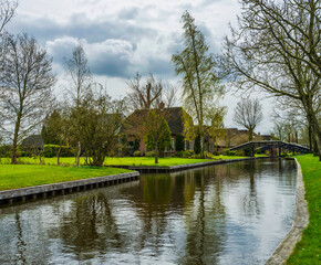 Fototapeta na wymiar Giethoorn village canal, Dutch houses and beautidul gardens, Netherlands