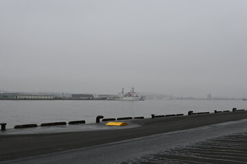 霧の釧路港