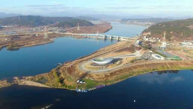 대구시 강정고령보의 디아크와 낙동강