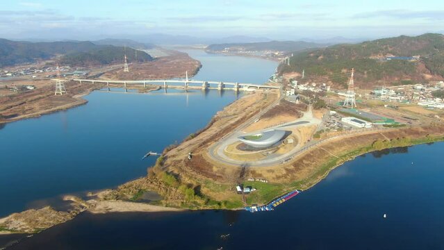 대구시 강정고령보의 디아크와 낙동강