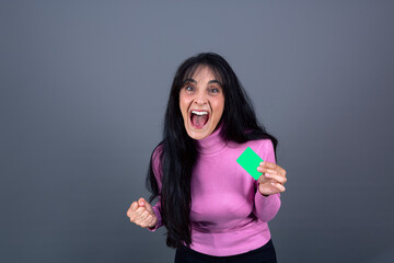 Naklejka premium woman with celebratory gesture shouting with chroma card in hand