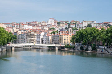 Fototapeta na wymiar Lyon : vue sur la Saône et la colline de la Croix Rousse, Lyon, Rhône, France