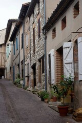rue dans le village de Castelnau-de-Montmira