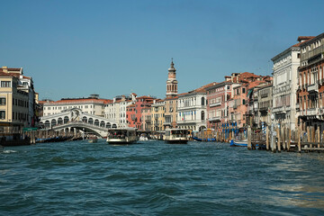 Fototapeta na wymiar Rialto Bridge - Grande Canal - Venice