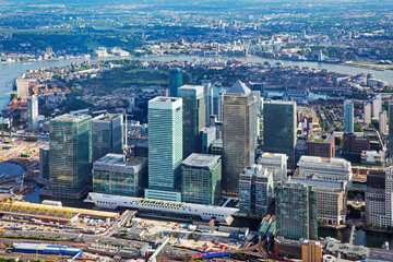 Aerial view of the Canary Wharf banking and finance district in East London - obrazy, fototapety, plakaty