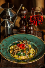 Spaghetti with meat, mushrooms