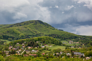Fototapeta na wymiar Krajobraz Beskidu śląskiego w miejscowości Ustroń