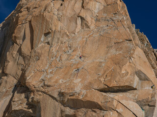 Escaladores en los Alpes
