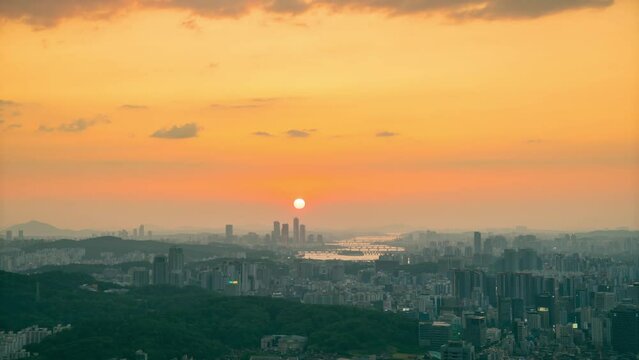 Time lapse 4K : Day to night at Seoul City Skyline, South Korea