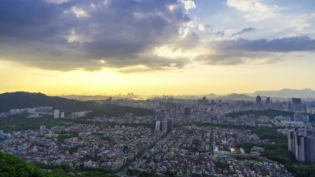 Time lapse 4K : Day to night at Seoul City Skyline, South Korea