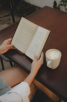 Lectura y caf&eacute;