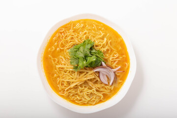 カオソーイ　タイ風カレースープヌードル