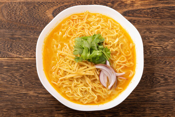 カオソーイ　タイ風カレースープヌードル
