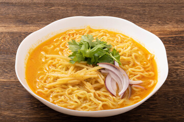 カオソーイ　タイ風カレースープヌードル