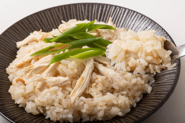 鶏肉飯　台湾風の蒸し鶏入り混ぜご飯　(チーローファン・ジーローハン・ジーローファン)