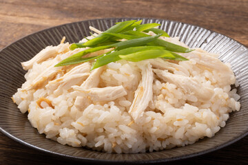鶏肉飯　台湾風の蒸し鶏入り混ぜご飯　(チーローファン・ジーローハン・ジーローファン)