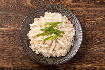 鶏肉飯　台湾風の蒸し鶏入り混ぜご飯　(チーローファン・ジーローハン・ジーローファン)