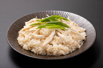 鶏肉飯　台湾風の蒸し鶏入り混ぜご飯　(チーローファン・ジーローハン・ジーローファン)