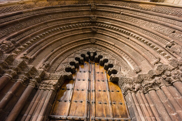 portada ojival y arquer&iacute;a polilobulada, iglesia de San Rom&aacute;n, edificada hacia 1200, Cirauqui, comunidad foral de Navarra, Spain