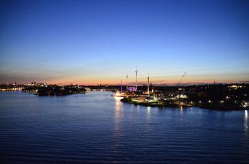 Abenddämmerung im Hafen von Stockholm