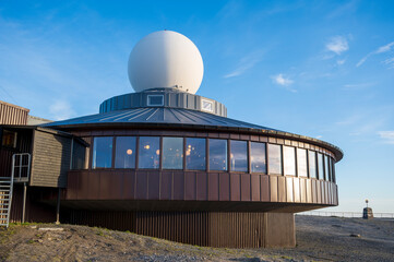 Fototapeta premium Lookout restaurant in Norwegian tundra