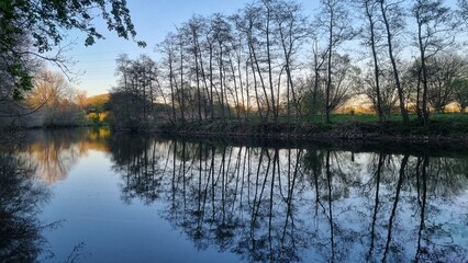 Spiegelungen im Wasser