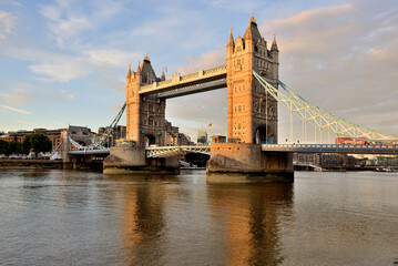 Fototapeta na wymiar Tower Bridge in London (England).