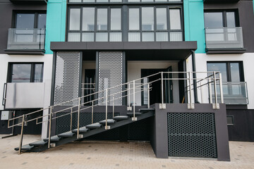 Wheelchair ramp with lift at the entrance to a residential apartment building