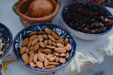 almonds and raisins to prepare the Chile en Nogada