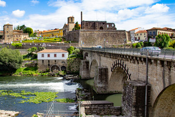 Ponte de Barcelos y Paço dos Condes de Barcelos Portugal 