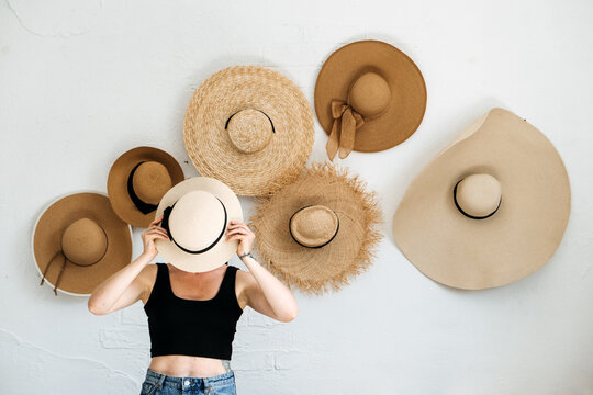 Home decor and interior design. Straw hats like interior decorate the walls in apartment