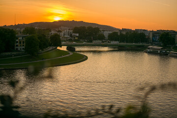 Zachód słońca nad rzeką Wisła w Krakowie