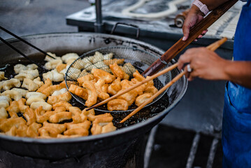 Flour is fried in a pan with hot oil as a fried dough stick to eat with coffee or dipped in sweetened condensed milk. It is sold in Thai roadside markets.