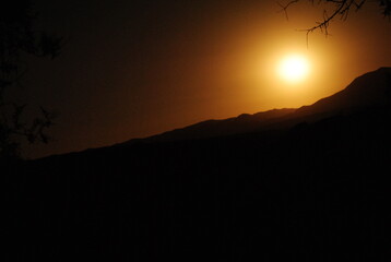 El atardecer oscuro