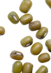 Fototapeta na wymiar Mung beans isolated on white background.