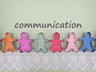 コミュニケーションの単語と人物のシルエット、人間関係のイメージ