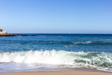 A view on the Pacific ocean waves