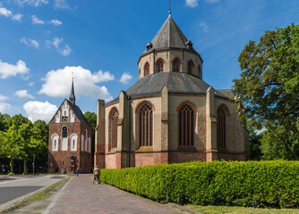 Die evangelisch-lutherische Ludgeri-Kirche mit Glockenturm in Norden; Ostfriesland; Deutschland