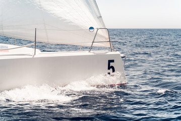 Naklejka premium Bow close-up of sporting keelboat