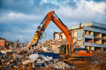 Excavator destroyer with hydraulic scissors cuts concrete