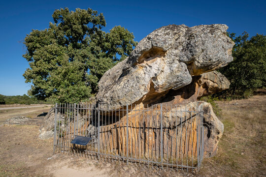 Pinturas rupestres que datan entre el a&ntilde;o 3.000 y 2.000 Antes de Cristo (Calcol&iacute;tico-Edad de Bronce), Valosandero, Soria, Comunidad Aut&oacute;noma de Castilla, Spain, Europe