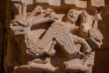 combate entre hombre  y dragone, Monasterio de San Juan de Duero, arquitectura románica...