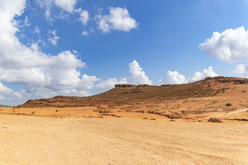 un paysage désertique en Tunisie