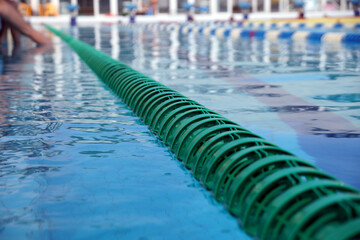 Obraz premium Dividers of paths in the big swimming pool