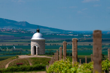 Kapliczka na wzgórzu  © advert2do